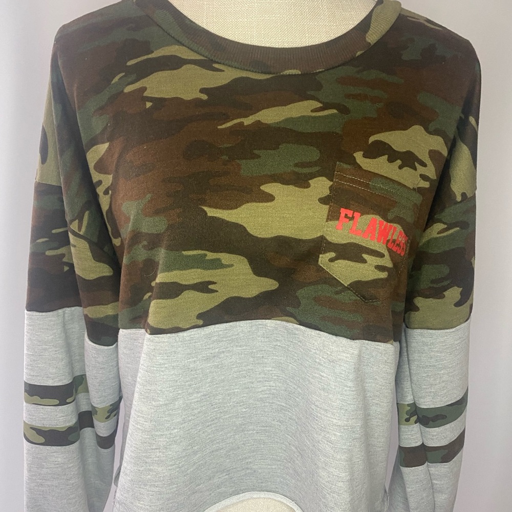 Stella ❤️ Viva Camo/Gray Crop Top Crew Neck Sweatshirt